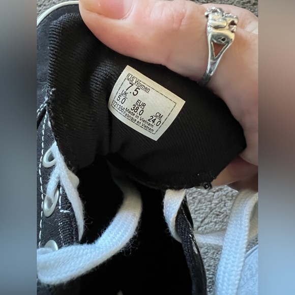 Vans - Picture 5 of 6